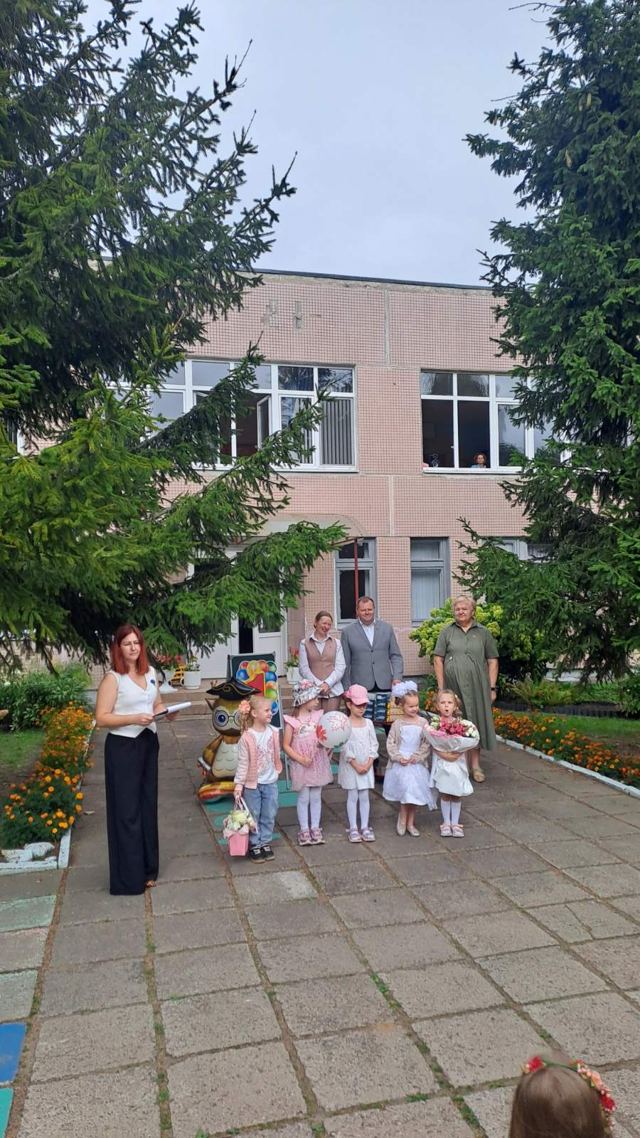 Коллектив ОАО «НИИ Стройэкономика» поздравил подшефное учреждение образования с Днем знаний
