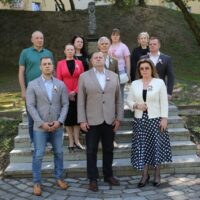В преддверии празднования Дня Победы коллективы ОАО «НИИ Стройэкономика» «ГП «СтройМедиаПроект» и ОАО «Минский Промтранспроект» возложили цветы к мемориалу «Яма», который находится в г. Минске.